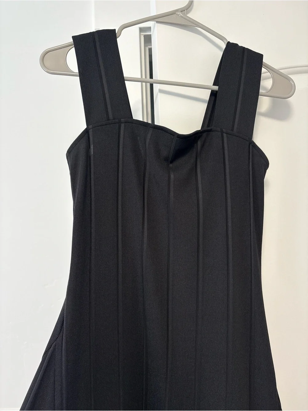 Theory sleek black